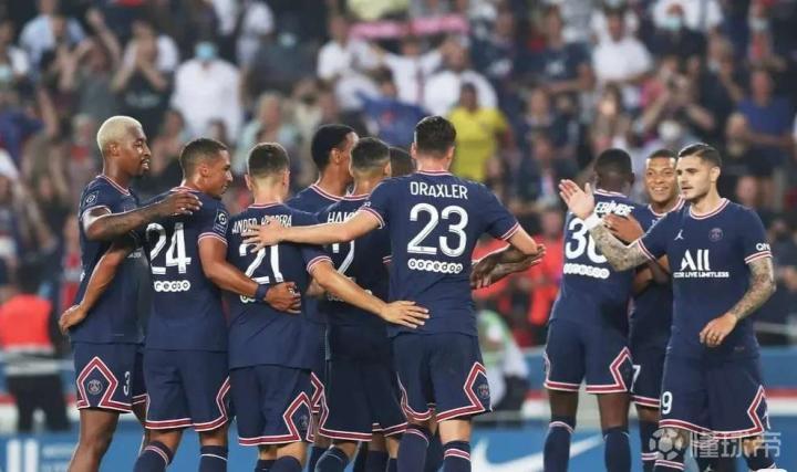 表现惊艳！伊力福拉提10中6贡献17分&半场上演精彩压哨（状态火爆！伊力福拉提10投6中砍下17分，半场奉上压哨好戏）