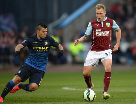 篮球湖人核心球员连续四场得分上双